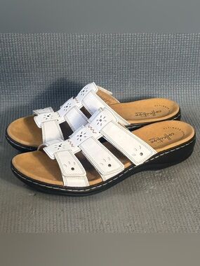 Clarks Collection Women's White Fux Leather Sandal Size 9.5